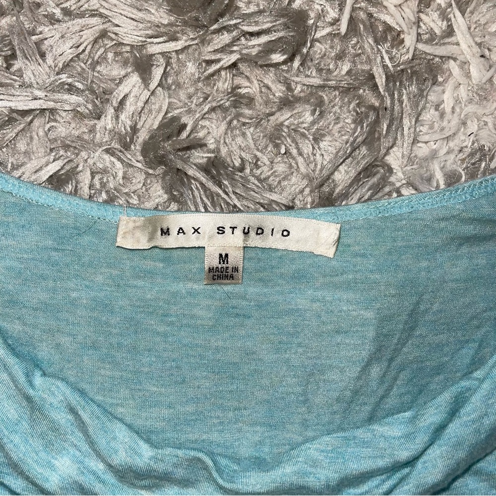 lightly worn top - Picture 3 of 3